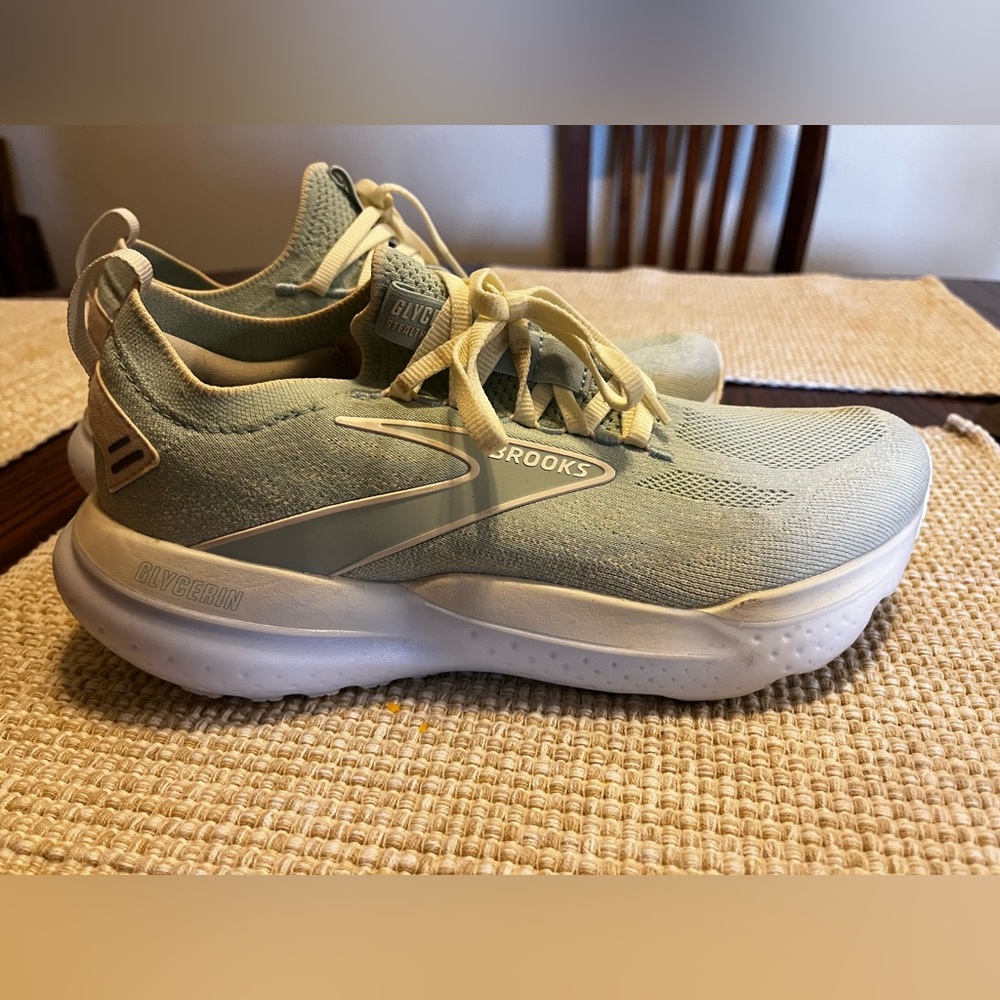 Brooks glycerin stealth fit 21 women’s athletic shoes